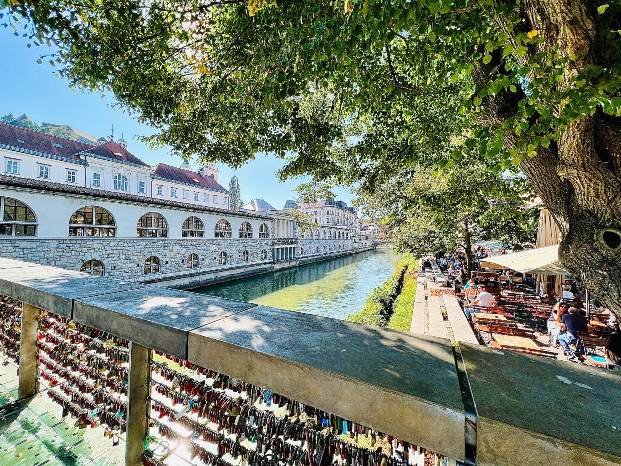 Galleria Apartment Ljubljana Bagian luar foto